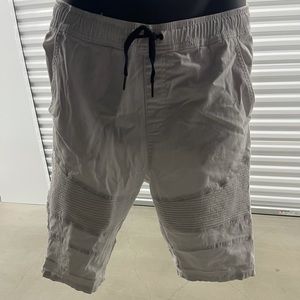 Very stylish beautiful shorts accordion model very comfortable